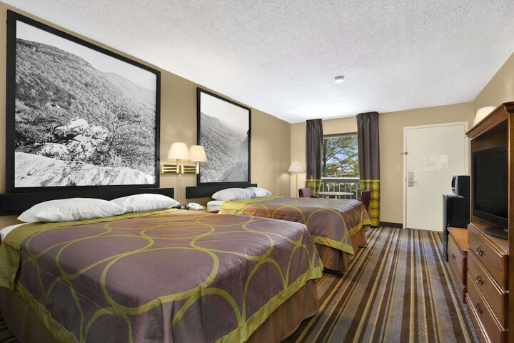 Room 8 of 10