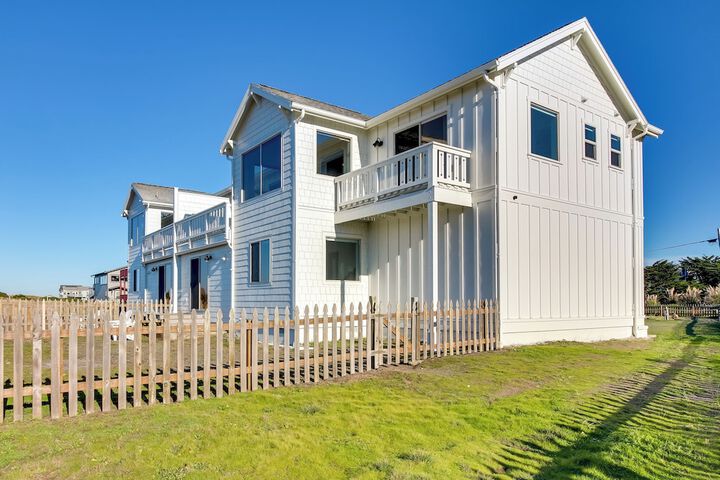 Beachfront Bandon Vacation Rental w / Ocean View!