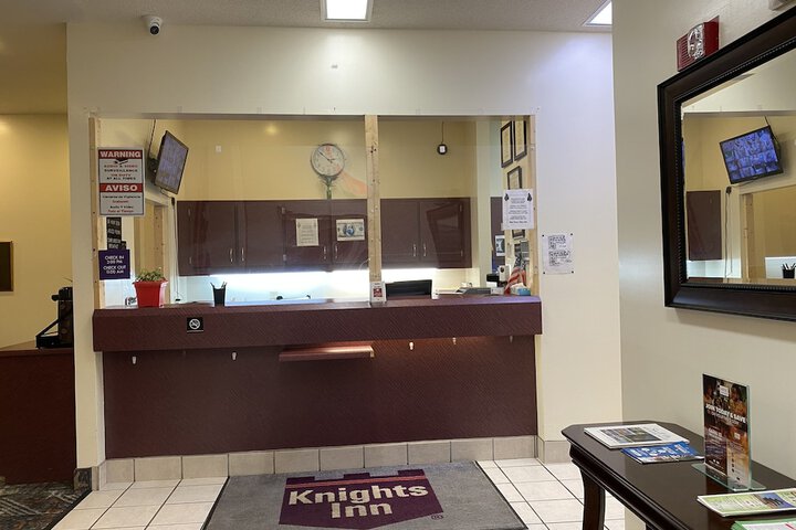 Knights Inn & Suites Dublin