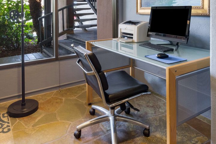 Business Center 37 of 37