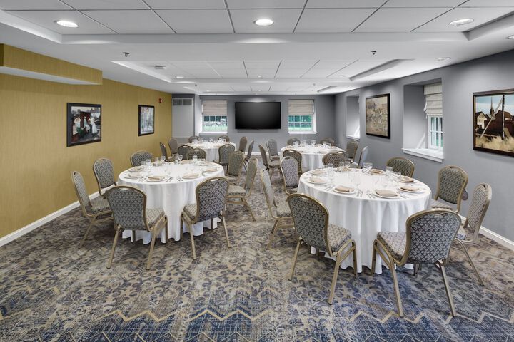 Ballroom/Hall 15 of 18