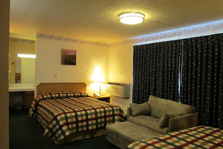 Town House Motel Inc