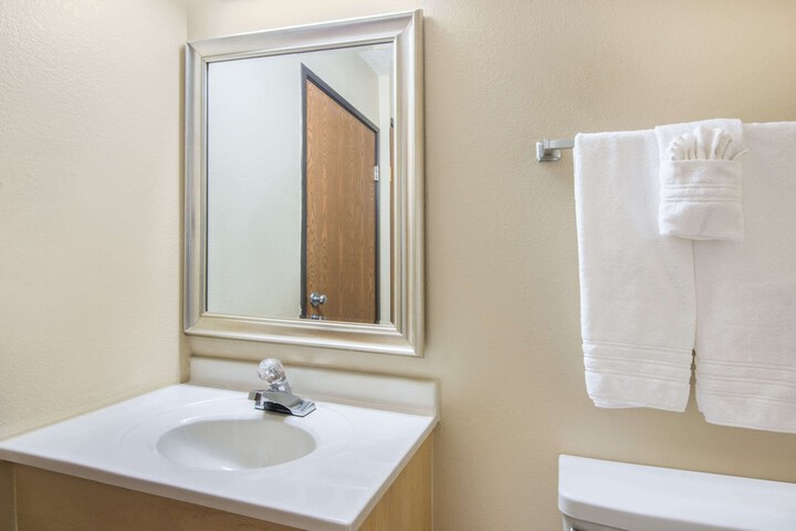 Super 8 by Wyndham Portales