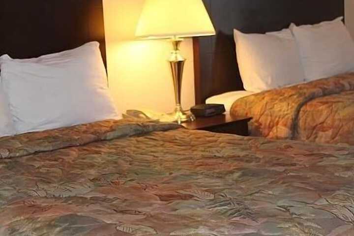 Room 10 of 32