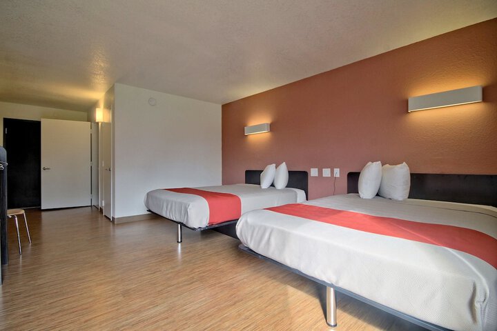 Room 15 of 37