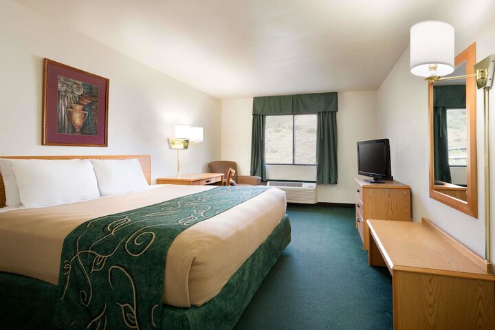 Room 12 of 15