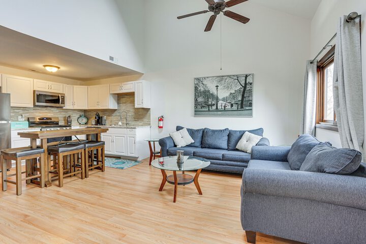 Vernon Township Condo w / Balcony Near Ski Lifts!