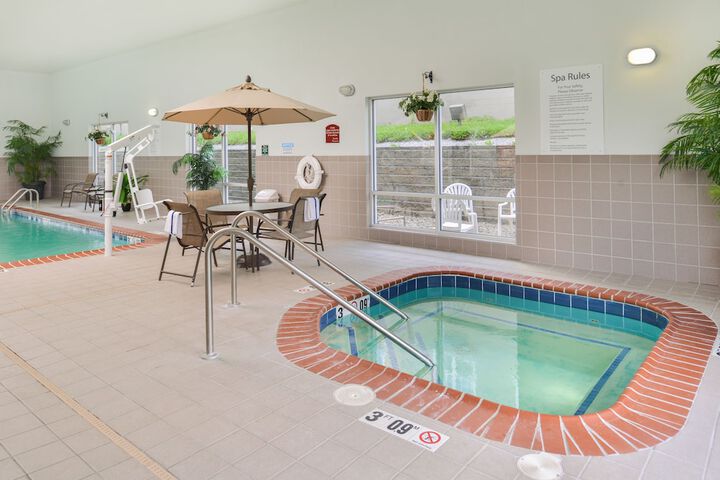 Holiday Inn Express & Suites Parkersburg-Mineral Wells by IHG