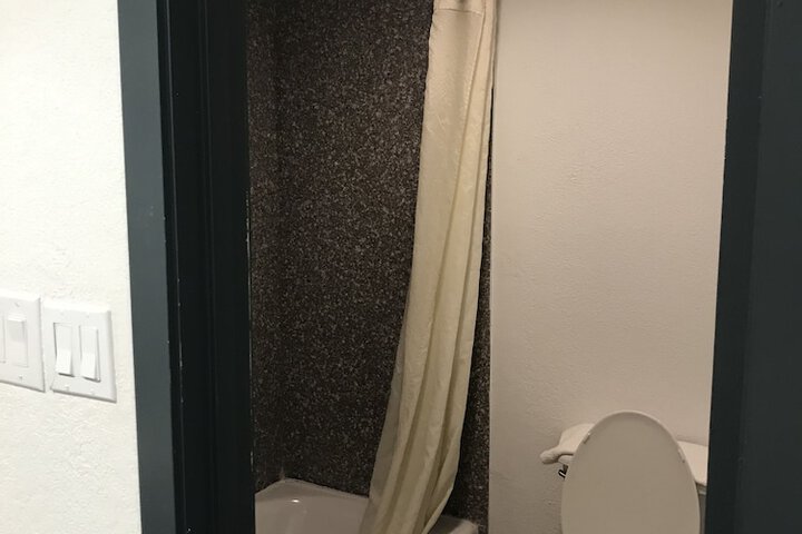 Room 6 of 8