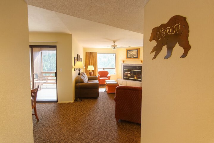 Crown Point Resort