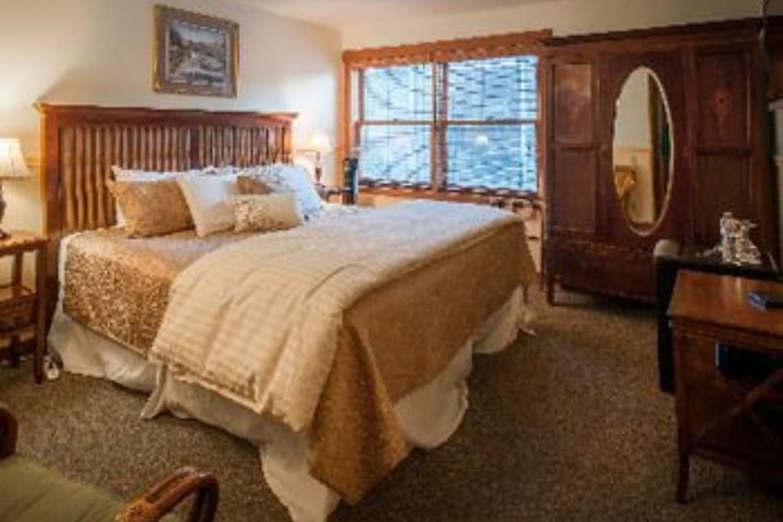Room 28 of 49