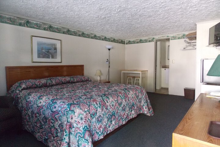 Room 27 of 38