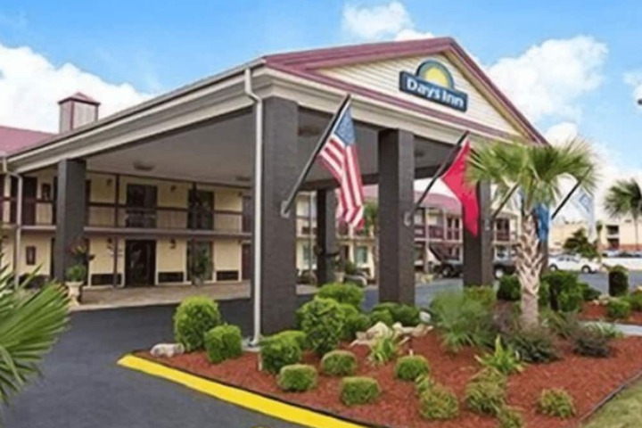 Days Inn by Wyndham West Memphis