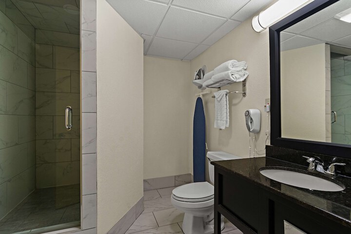 Room 32 of 39