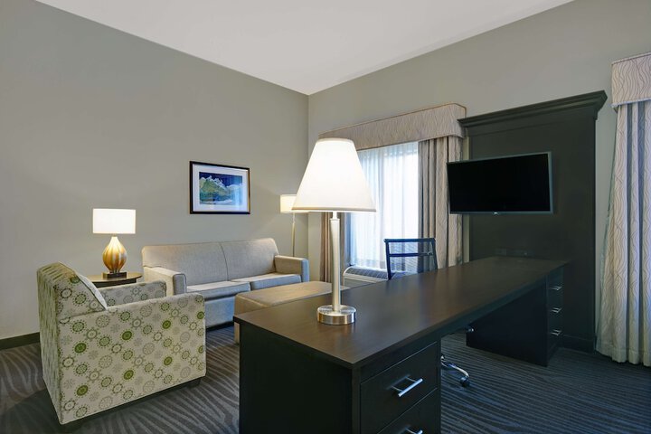 Room 27 of 51