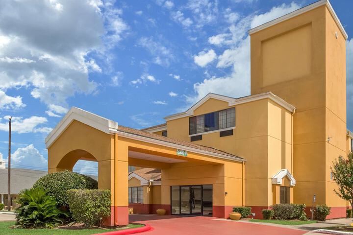 Hotel 2 of 59