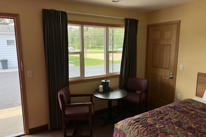 Room 184 of 443
