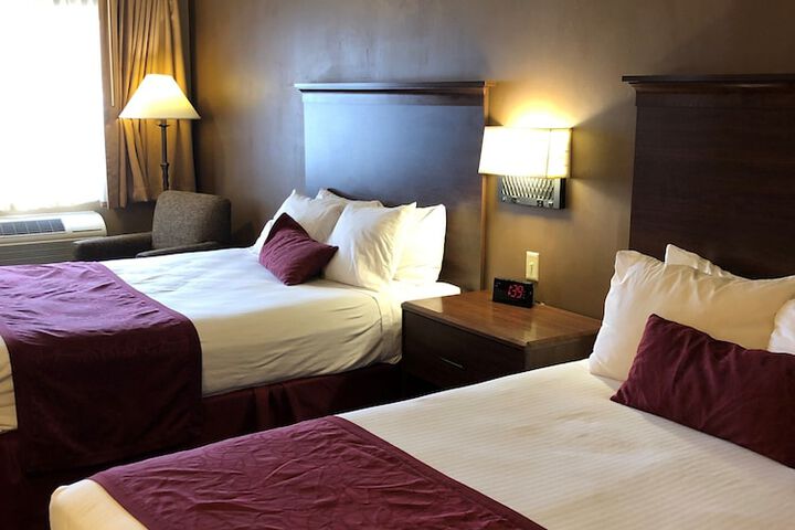 Days Inn & Suites by Wyndham Logan
