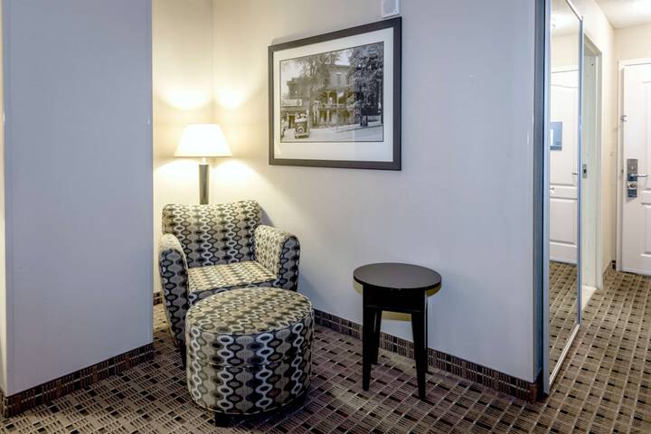 Room 40 of 66