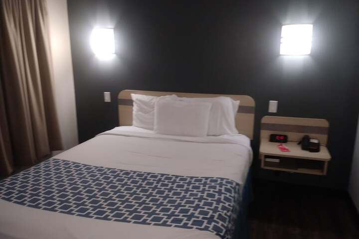 Room 23 of 38