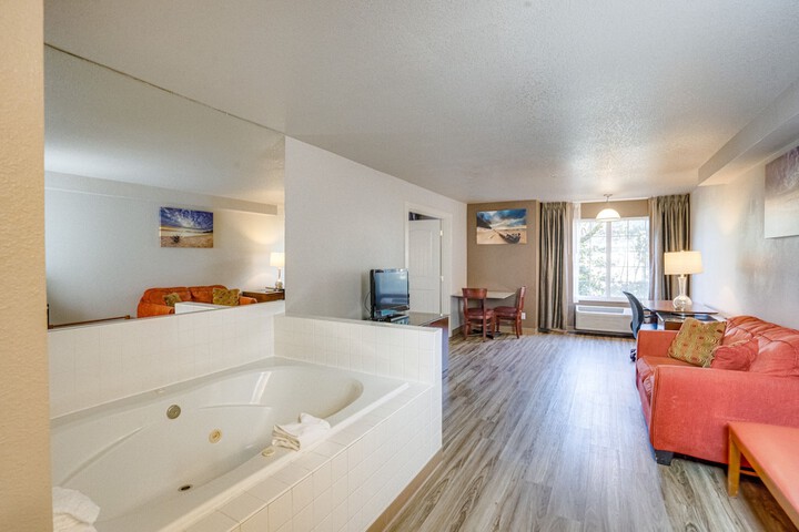 The Ashley Inn & Suites