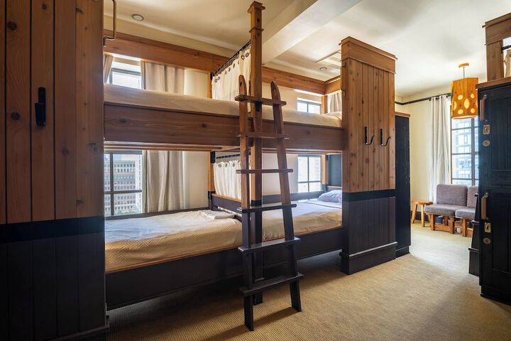 Room 52 of 89