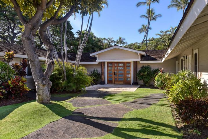 Royal Lahaina Resort & Bungalows