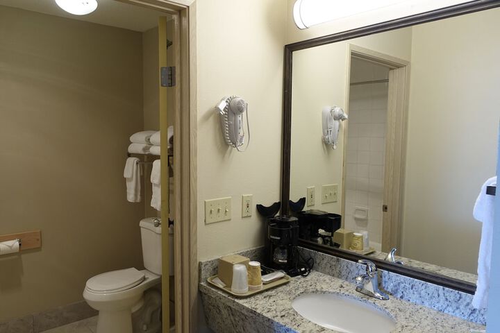 Room 12 of 28