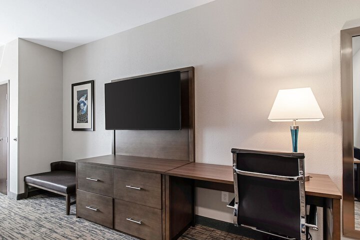 Room 17 of 38