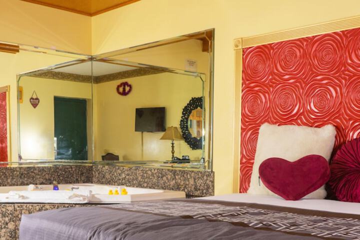 Room 9 of 34
