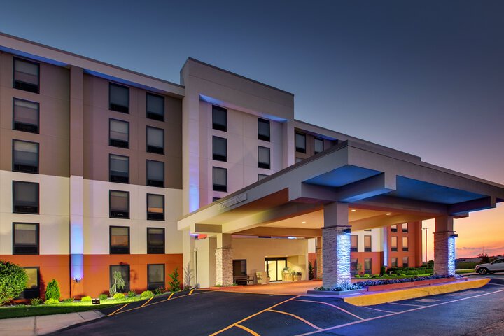 Hotel 2 of 164