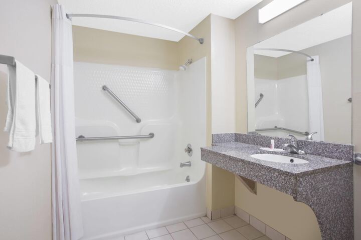 Days Inn by Wyndham Dublin GA