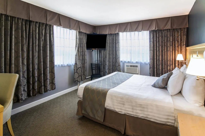 RED LION INN & SUITES ABBOTSFORD