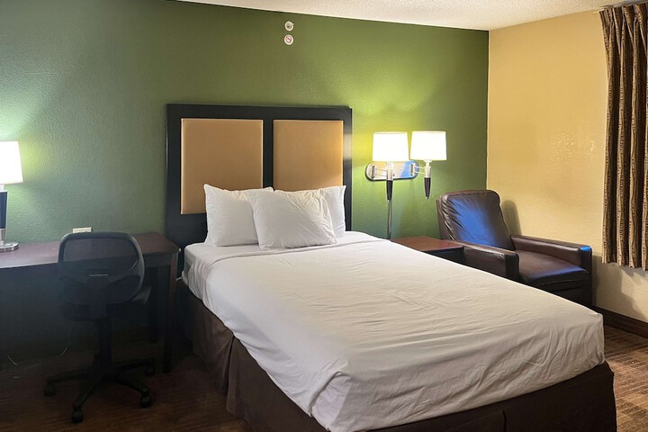 Room 7 of 27