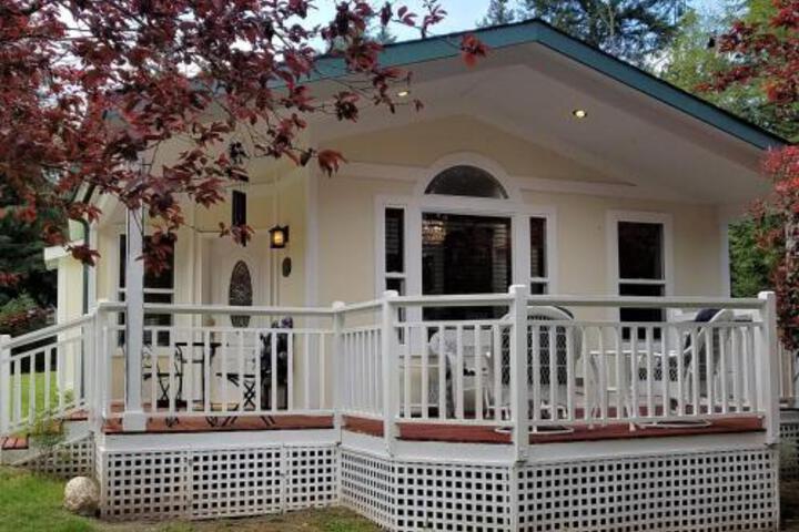 Arbor Rouge Cottage