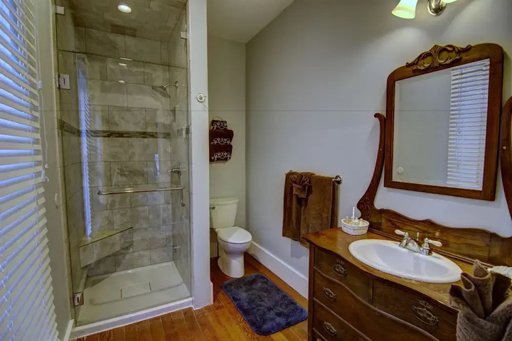 Blue Goose Inn B & B