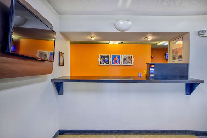 Motel 6 Percival IA