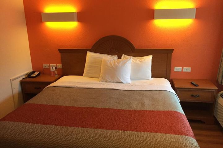 Room 6 of 30
