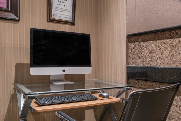 Business Center 23 of 23