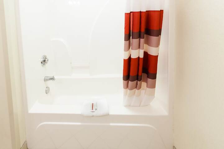 Room 9 of 37
