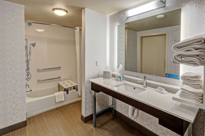 Room 25 of 32