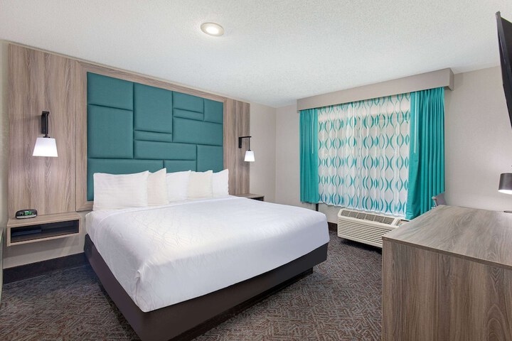 Room 12 of 38