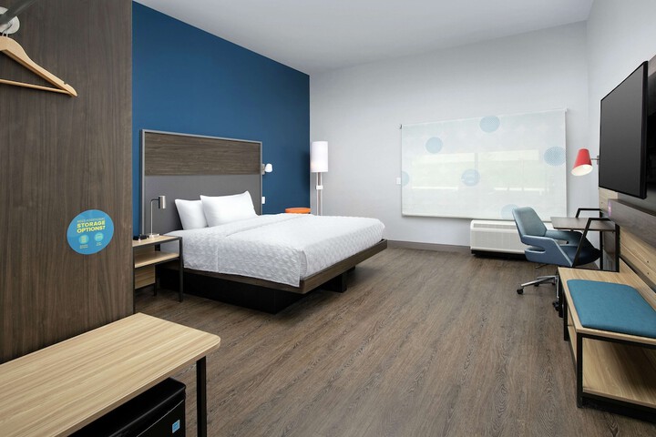 Room 17 of 34