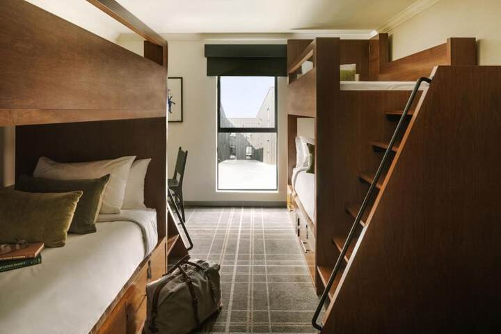 Room 4 of 20