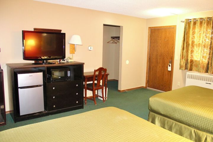 Colonial Inn Dyersville