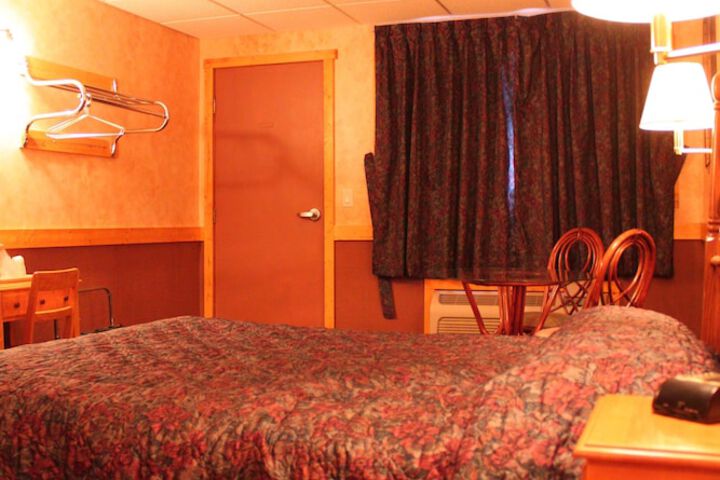 Room 6 of 39