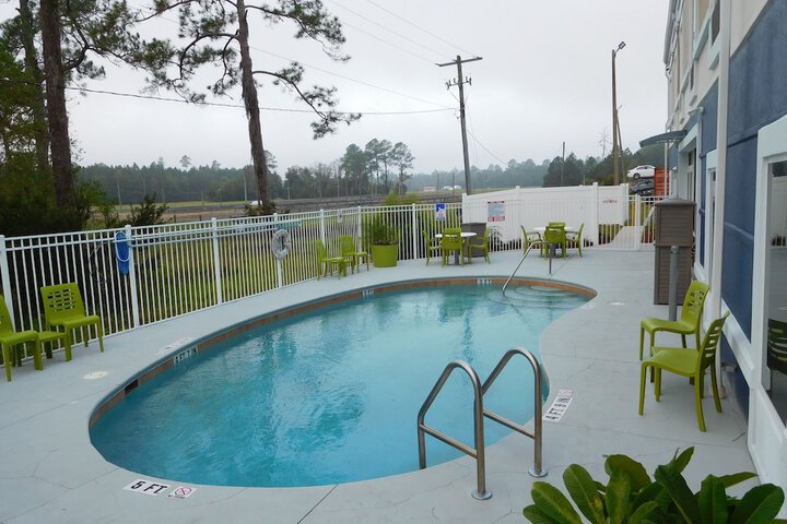 Pool 5 of 25
