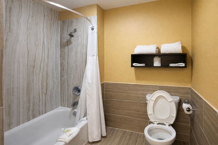 Super 8 by Wyndham Pasadena