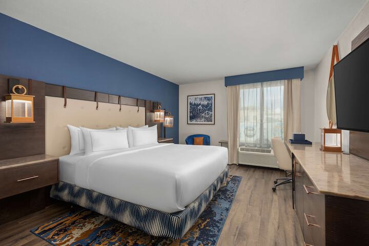 Hotel Westport Kansas City Tapestry Collection by Hilton