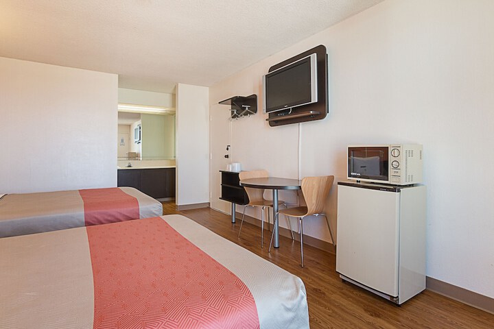 Room 27 of 39